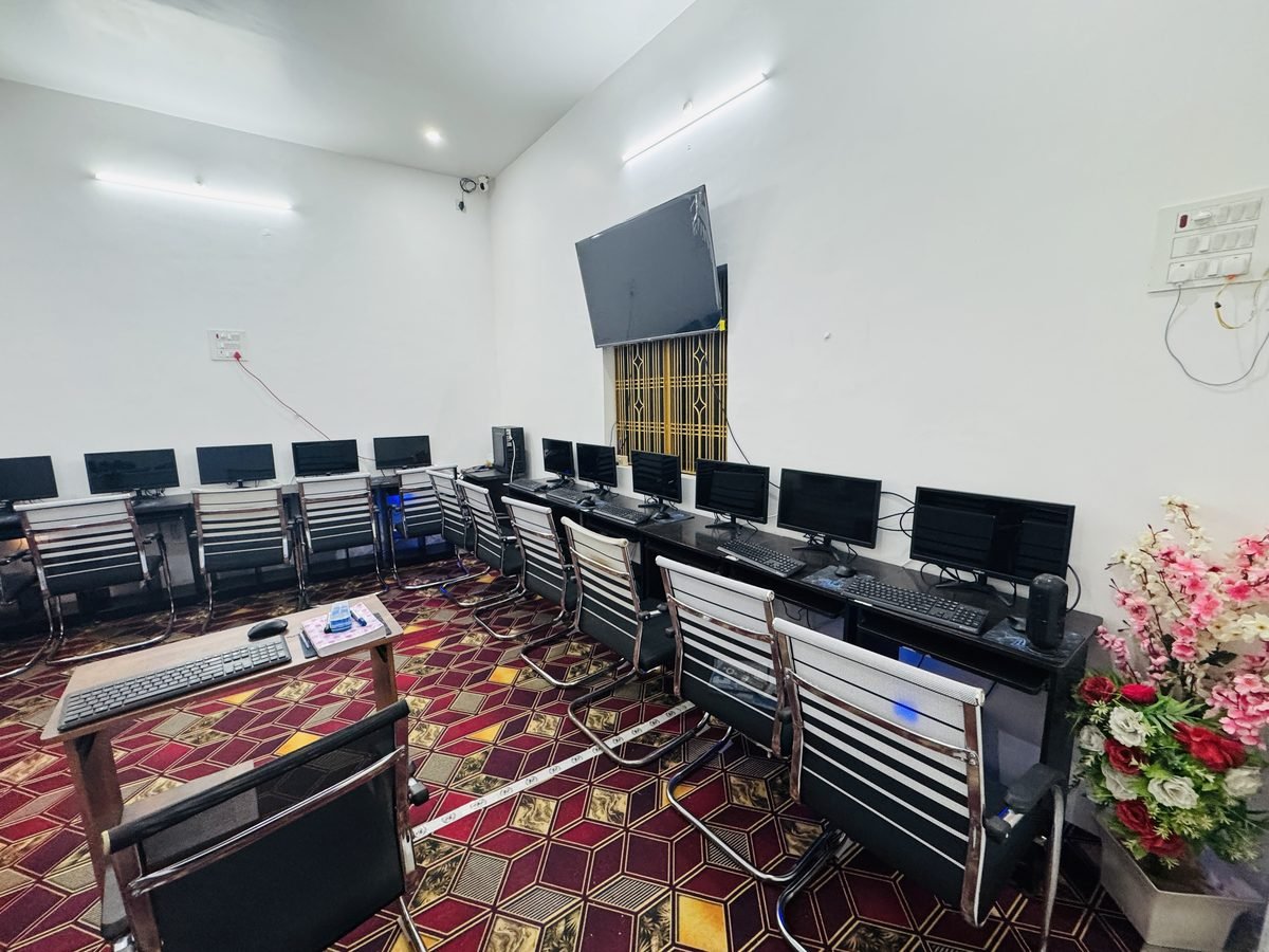 20-seat computer lab at Cyber Gyaan Chandauli